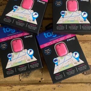 TAG IT TRACKING DEVICE ALARM BLUETOOTH SMART ITEM LOCATOR TAG PINK FREE APP NIB